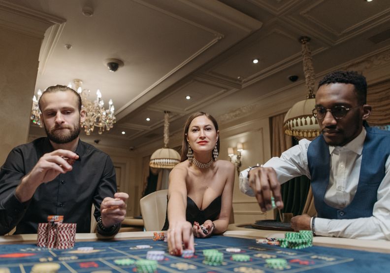 Online Casino: Spielautomaten und Live-Spiele im Überblick