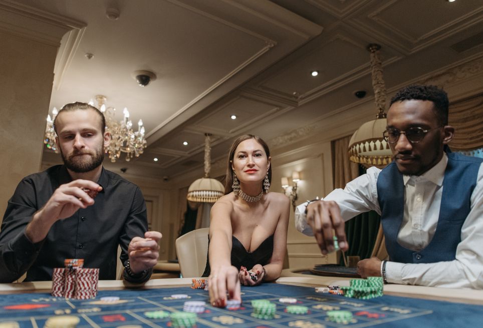 Online Casino: Spielautomaten und Live-Spiele im Überblick