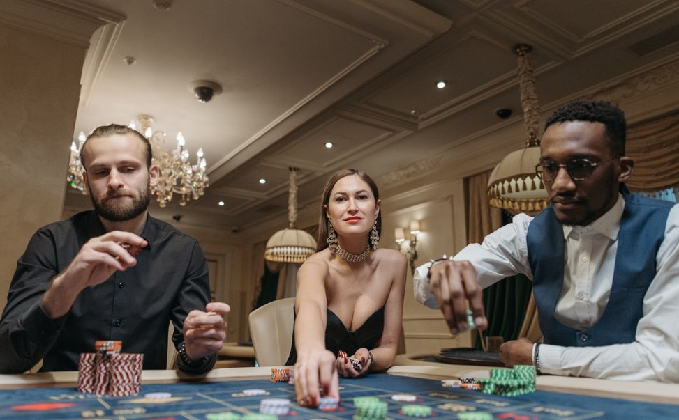 Online Casino: Spielautomaten und Live-Spiele im Überblick