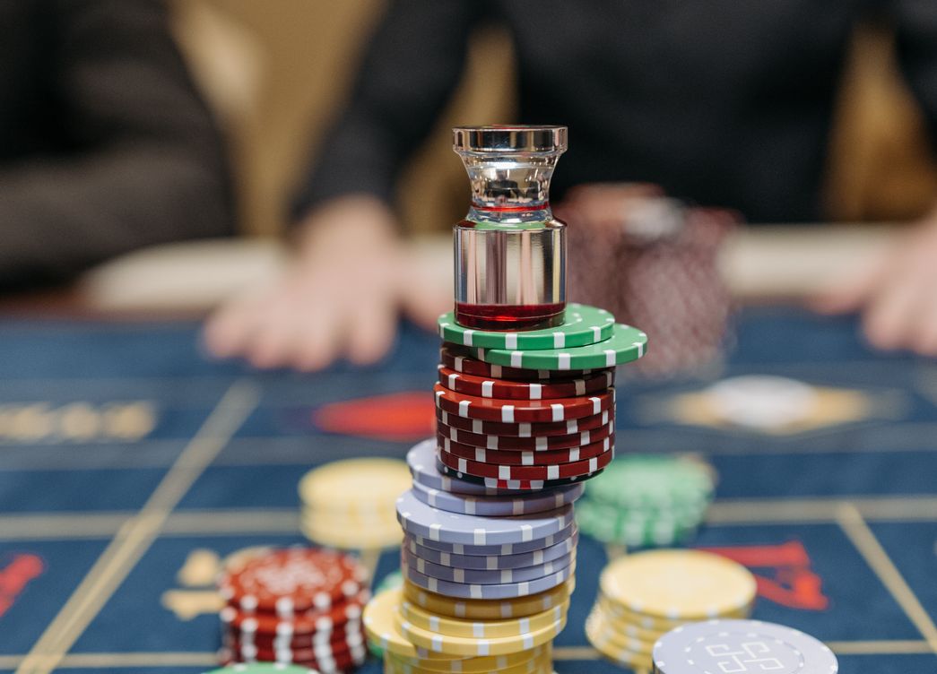 Online Casino: Spielautomaten und Live-Spiele im Überblick
