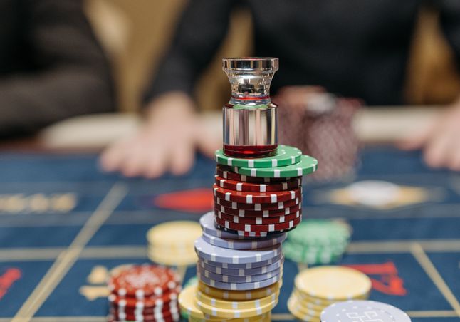Online Casino: Spielautomaten und Live-Spiele im Überblick