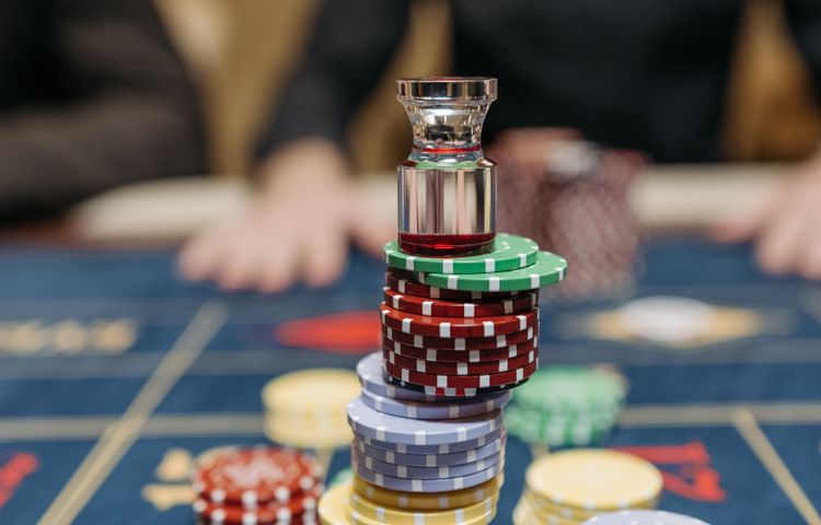 Online Casino: Spielautomaten und Live-Spiele im Überblick