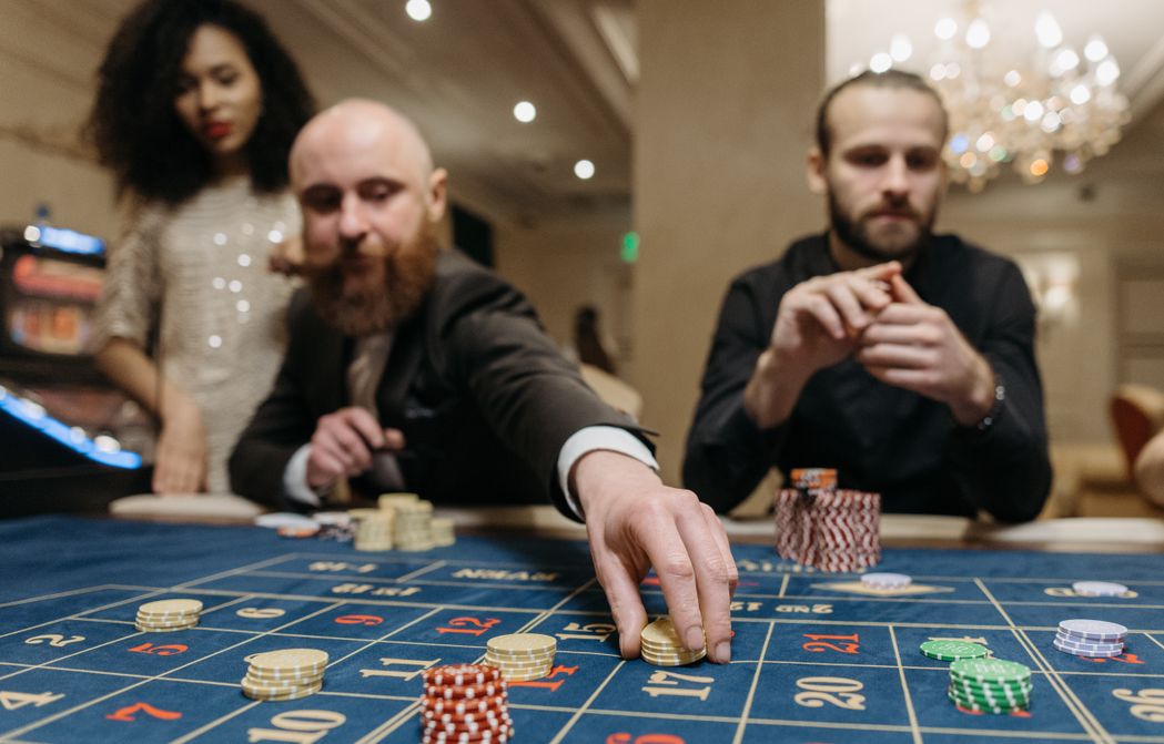 Online Casino: Spielautomaten und Live-Spiele im Überblick