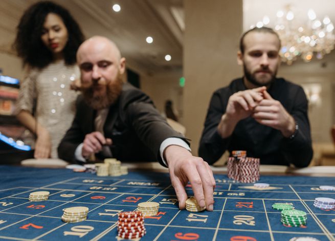Online Casino: Spielautomaten und Live-Spiele im Überblick