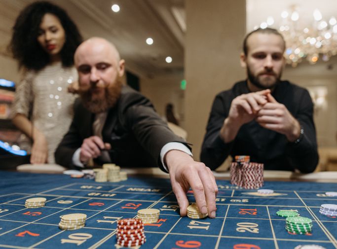 Slots und Spielautomaten online mit verschiedenen Symbolen