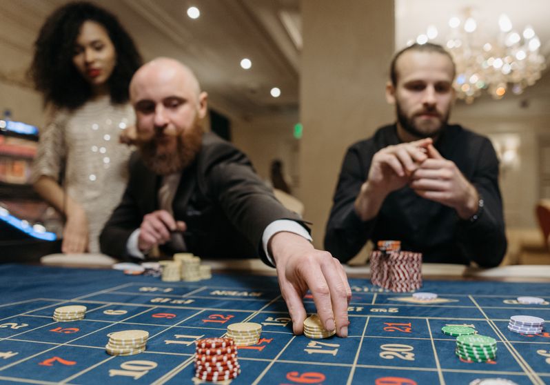 Online Casino: Spielautomaten und Live-Spiele im Überblick