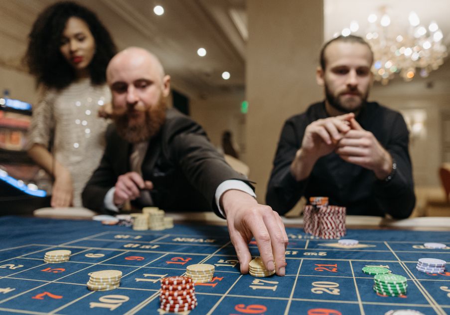 Online Casino: Spielautomaten und Live-Spiele im Überblick