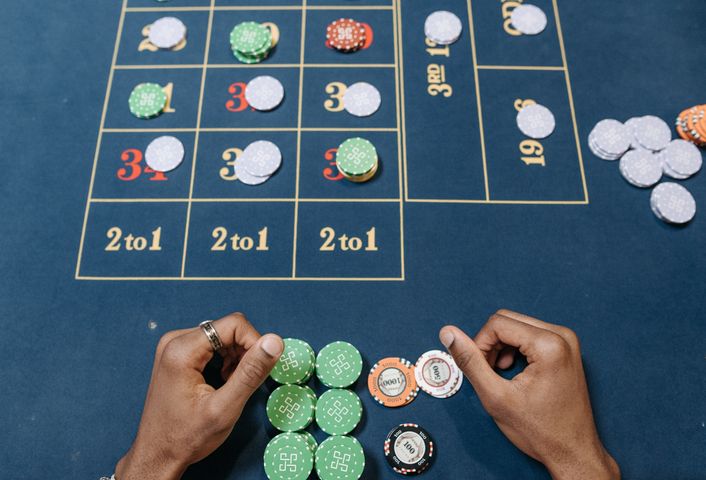 Online Casino: Spielautomaten und Live-Spiele im Überblick