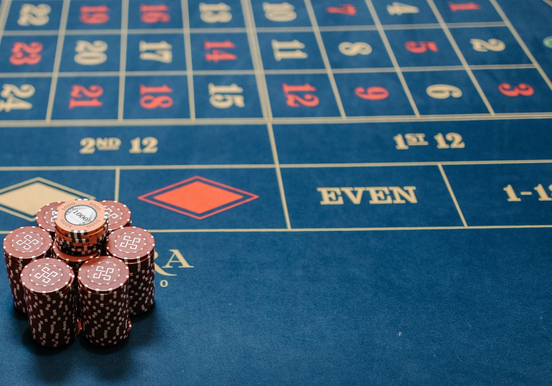 Online Casino: Spielautomaten und Live-Spiele im Überblick