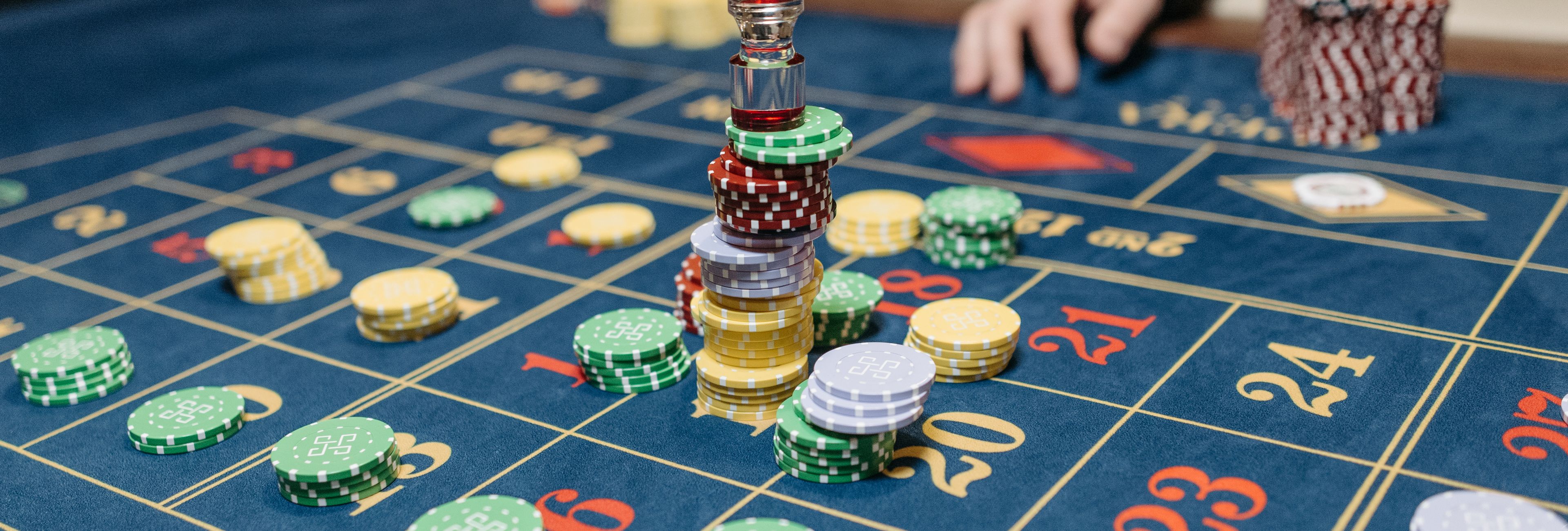 Poker Strategy: How to Win More Hands & Read Opponents (2026)