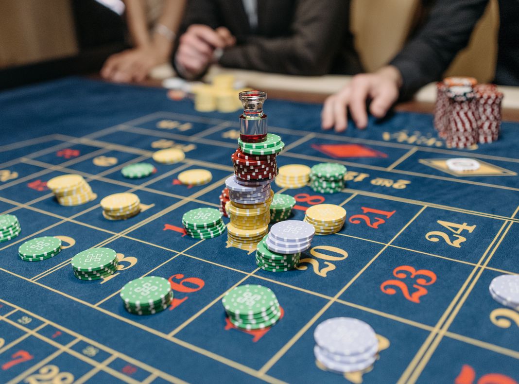 Online Casino: Spielautomaten und Live-Spiele im Überblick
