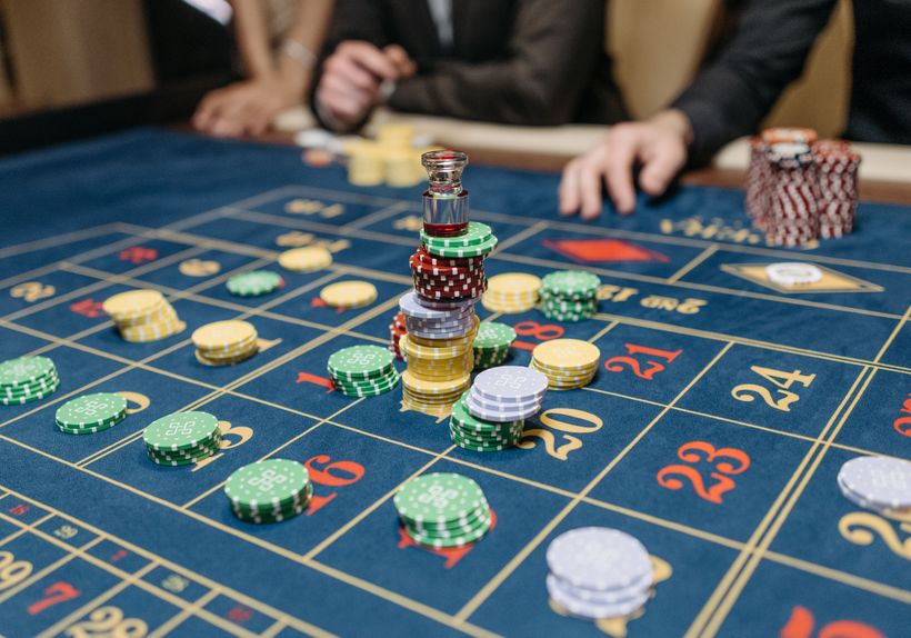 Online Casino: Spielautomaten und Live-Spiele im Überblick