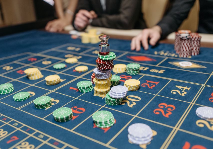 Online Casino: Spielautomaten und Live-Spiele im Überblick