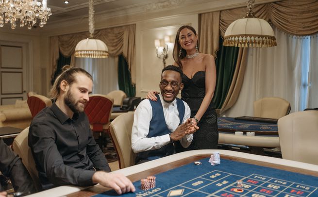 Online Casino: Spielautomaten und Live-Spiele im Überblick