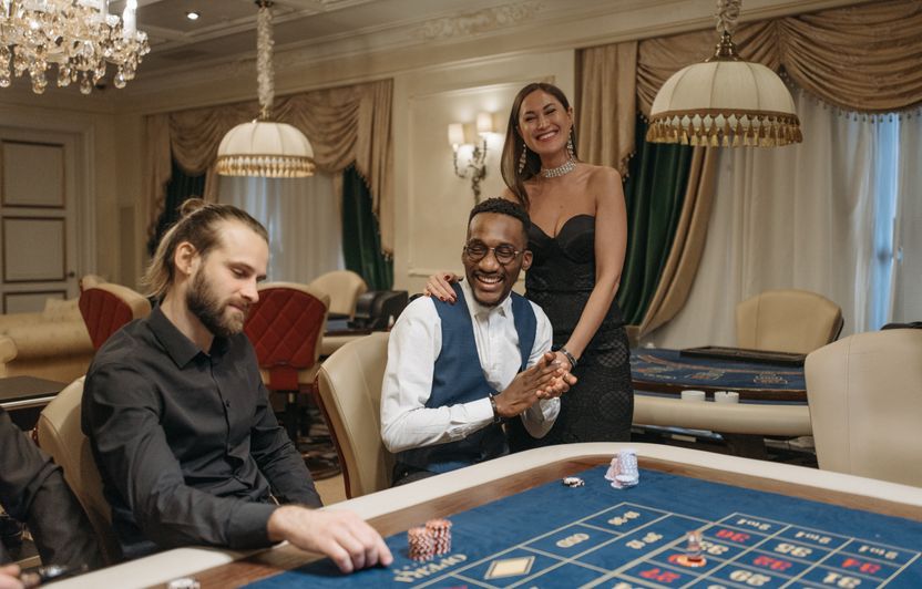 Online Casino: Spielautomaten und Live-Spiele im Überblick