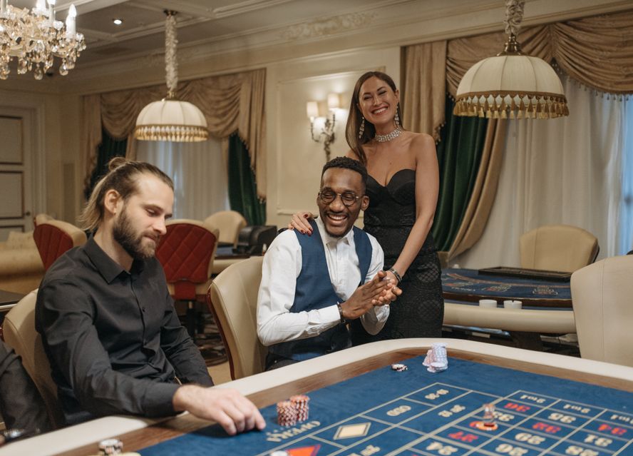 Online Casino: Spielautomaten und Live-Spiele im Überblick