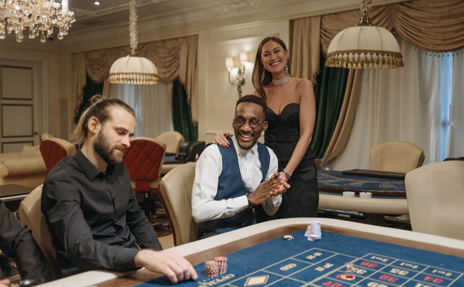 Online Casino: Spielautomaten und Live-Spiele im Überblick