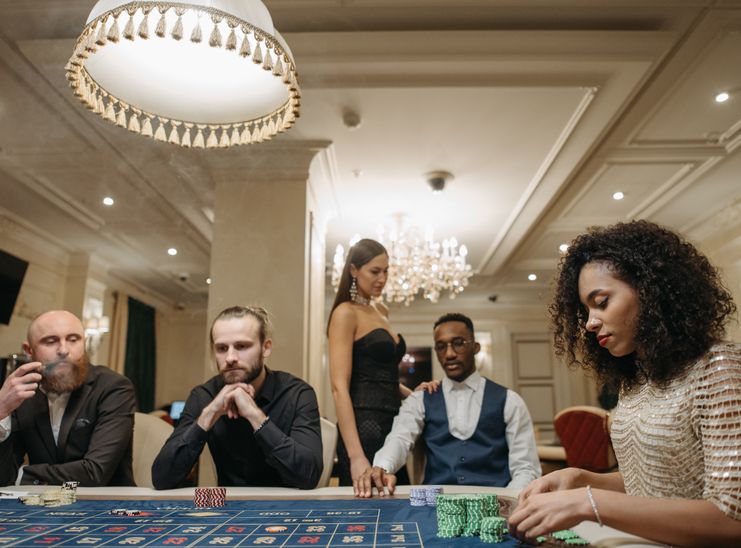 Online Casino: Spielautomaten und Live-Spiele im Überblick