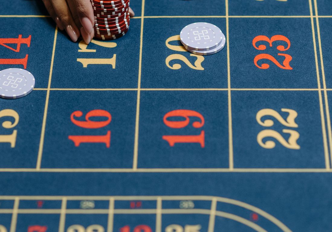 Online Casino: Spielautomaten und Live-Spiele im Überblick