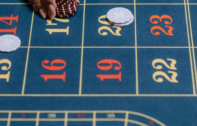 Online Casino: Spielautomaten und Live-Spiele im Überblick