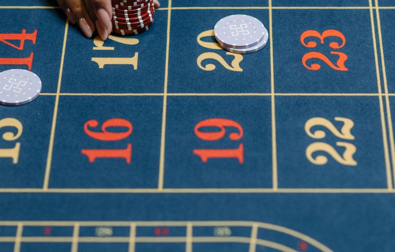 Online Casino: Spielautomaten und Live-Spiele im Überblick