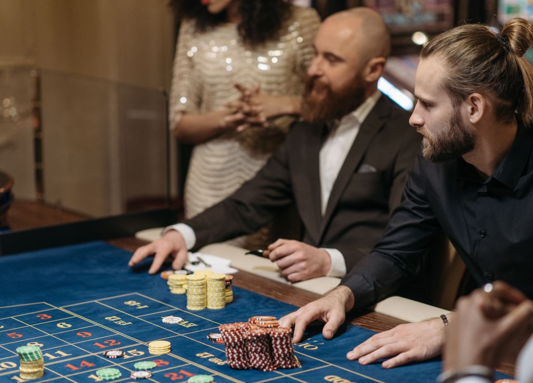 Online Casino: Spielautomaten und Live-Spiele im Überblick