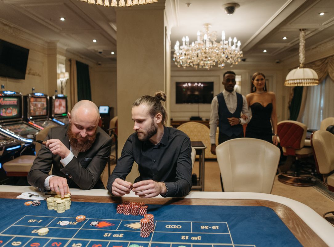 Online Casino: Spielautomaten und Live-Spiele im Überblick