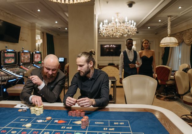 Online Casino: Spielautomaten und Live-Spiele im Überblick