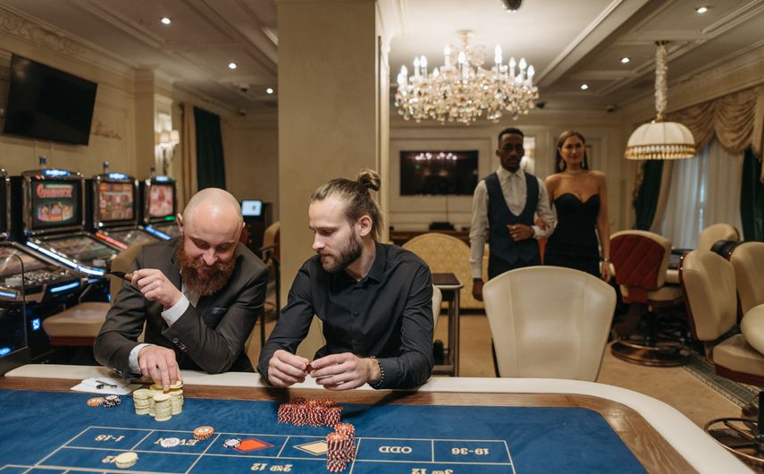 Online Casino: Spielautomaten und Live-Spiele im Überblick