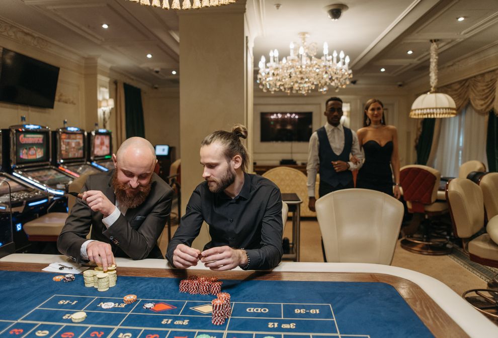 Online Casino: Spielautomaten und Live-Spiele im Überblick