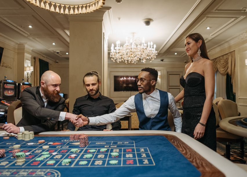 Online Casino: Spielautomaten und Live-Spiele im Überblick