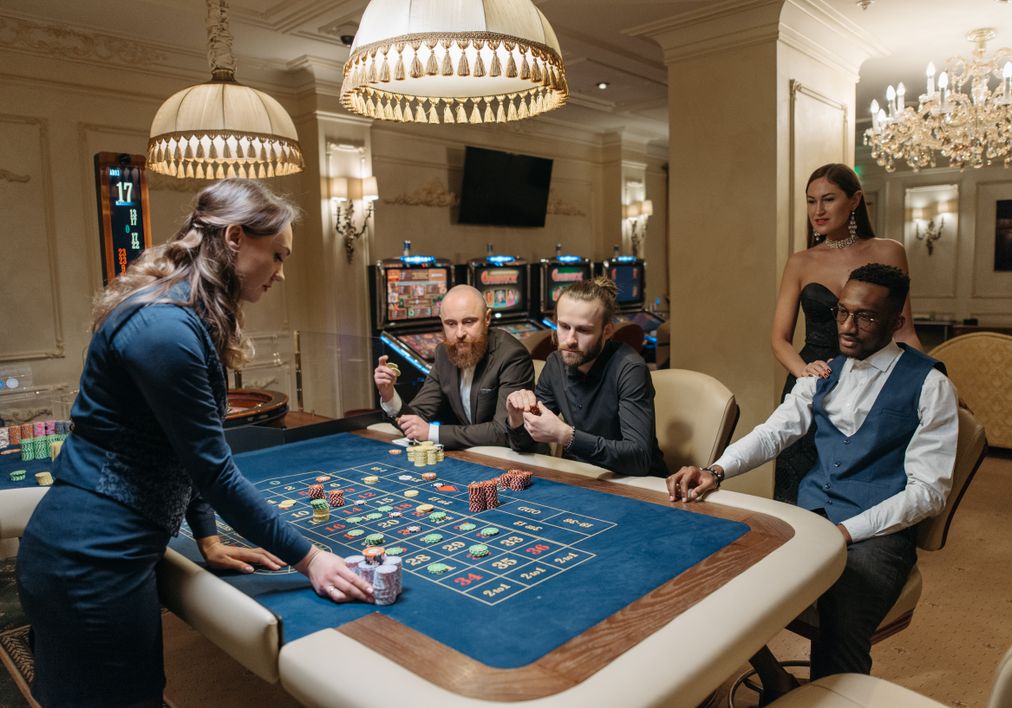 Online Casino: Spielautomaten und Live-Spiele im Überblick