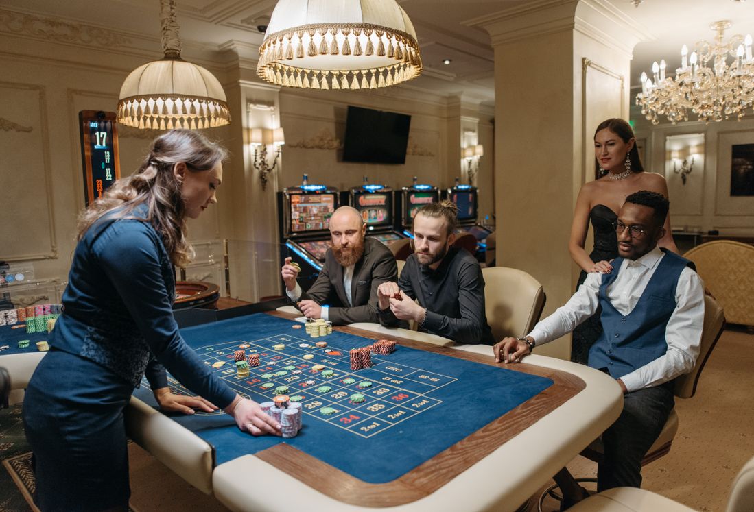 Online Casino: Spielautomaten und Live-Spiele im Überblick