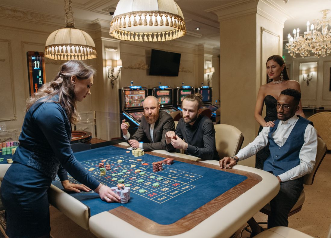 Online Casino: Spielautomaten und Live-Spiele im Überblick