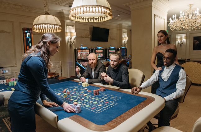 Online Casino: Spielautomaten und Live-Spiele im Überblick