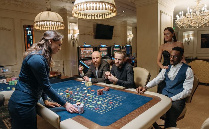 Online Casino: Spielautomaten und Live-Spiele im Überblick
