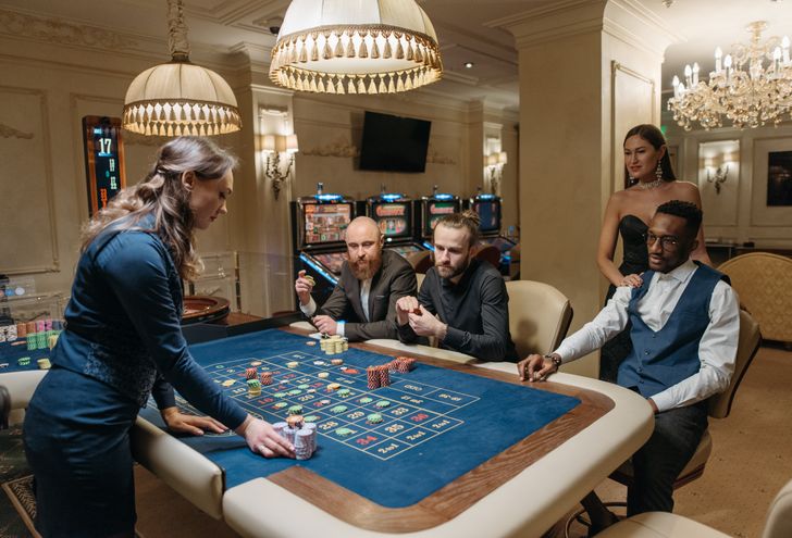 Casino Bonus verstehen: Betrag gegen Umsatzbedingungen im Online Glücksspiel