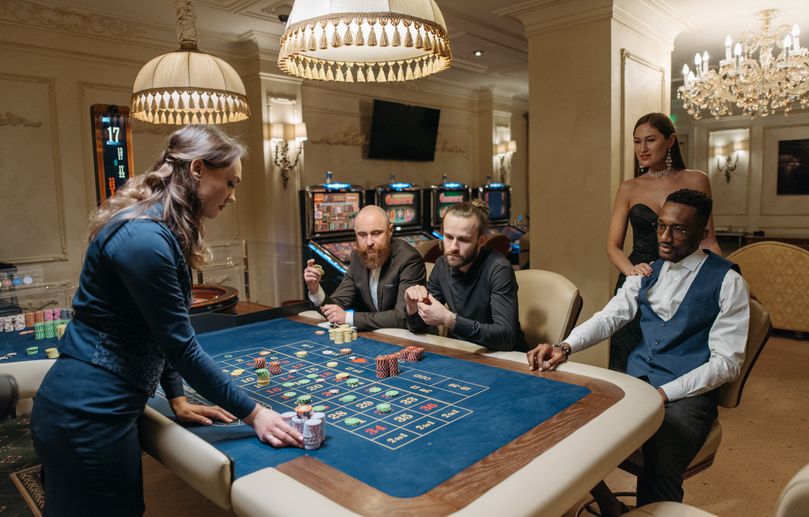 Online Casino: Spielautomaten und Live-Spiele im Überblick