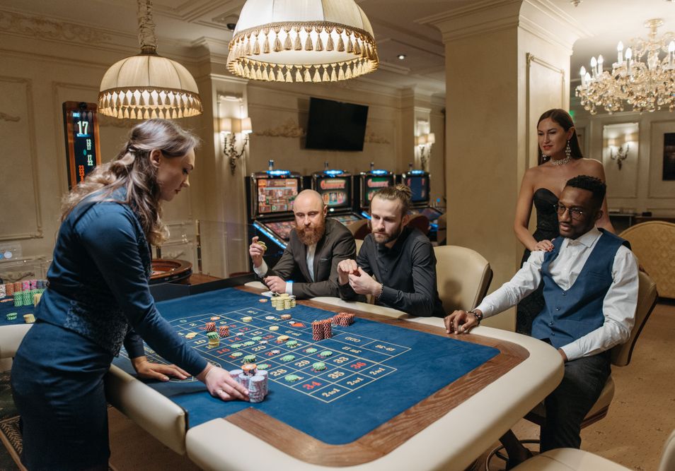 Online Casino: Spielautomaten und Live-Spiele im Überblick