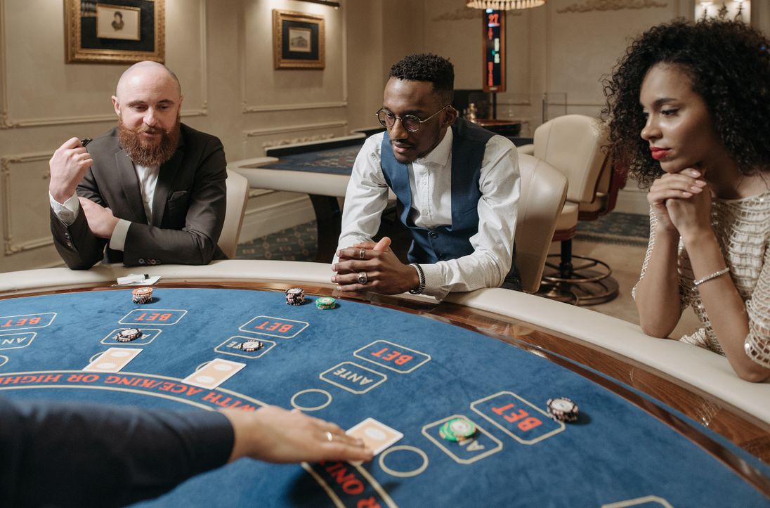 Online Casino: Spielautomaten und Live-Spiele im Überblick