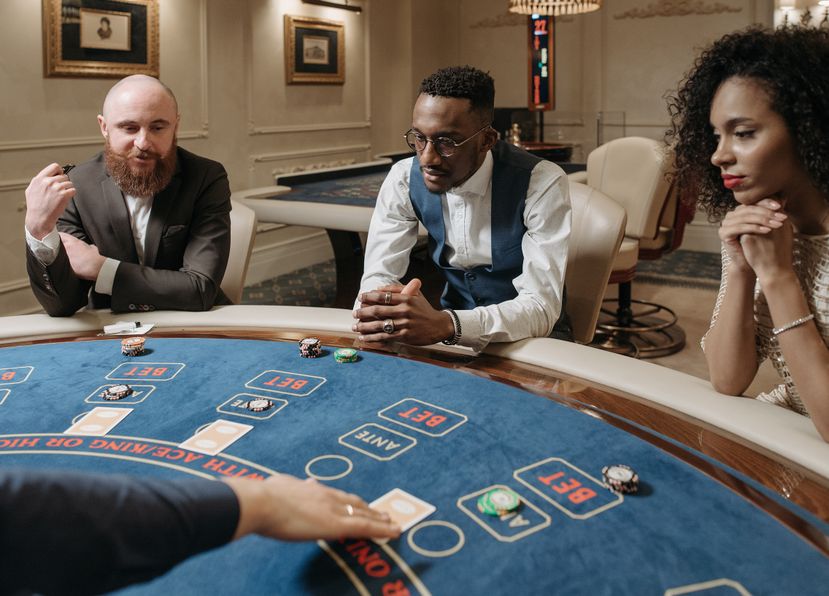 Online Casino: Spielautomaten und Live-Spiele im Überblick