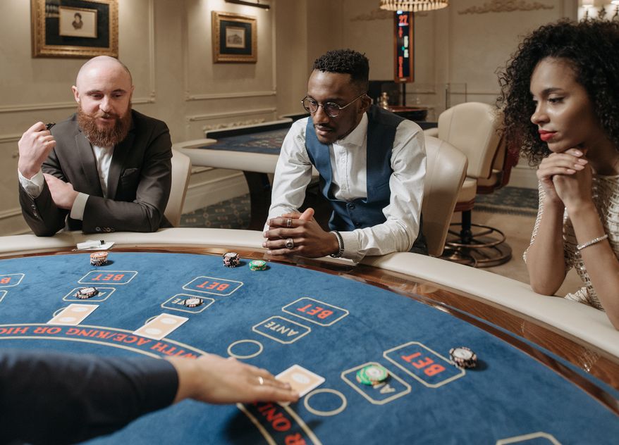 Online Casino: Spielautomaten und Live-Spiele im Überblick