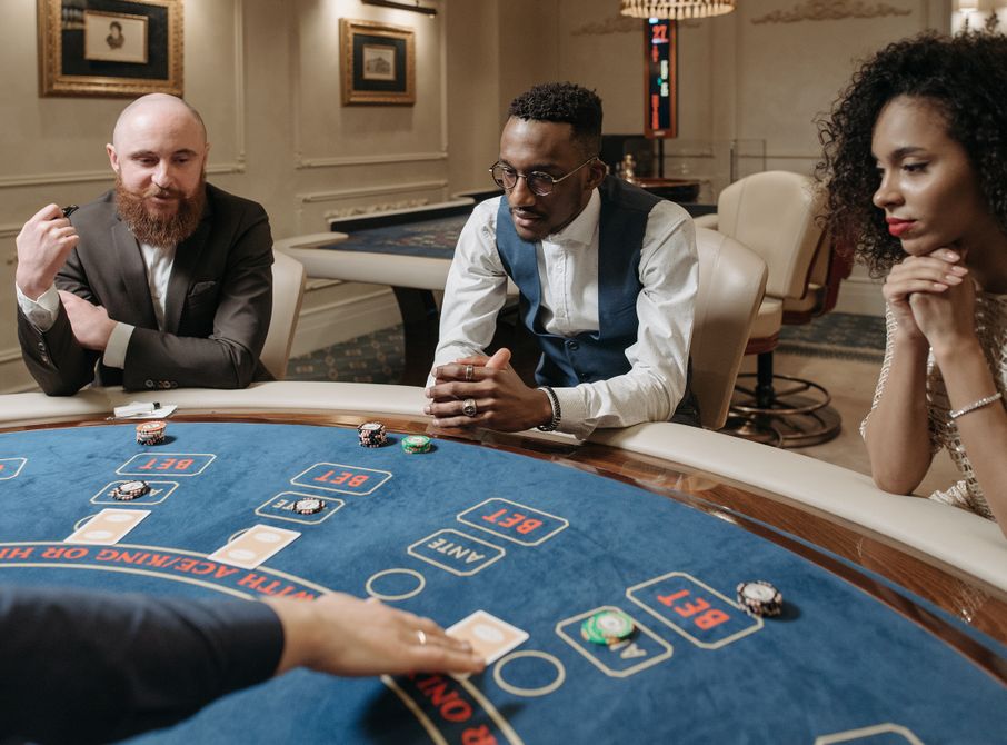 Online Casino: Spielautomaten und Live-Spiele im Überblick