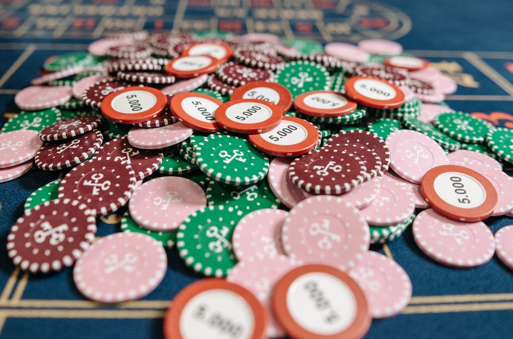 Online Casino: Spielautomaten und Live-Spiele im Überblick