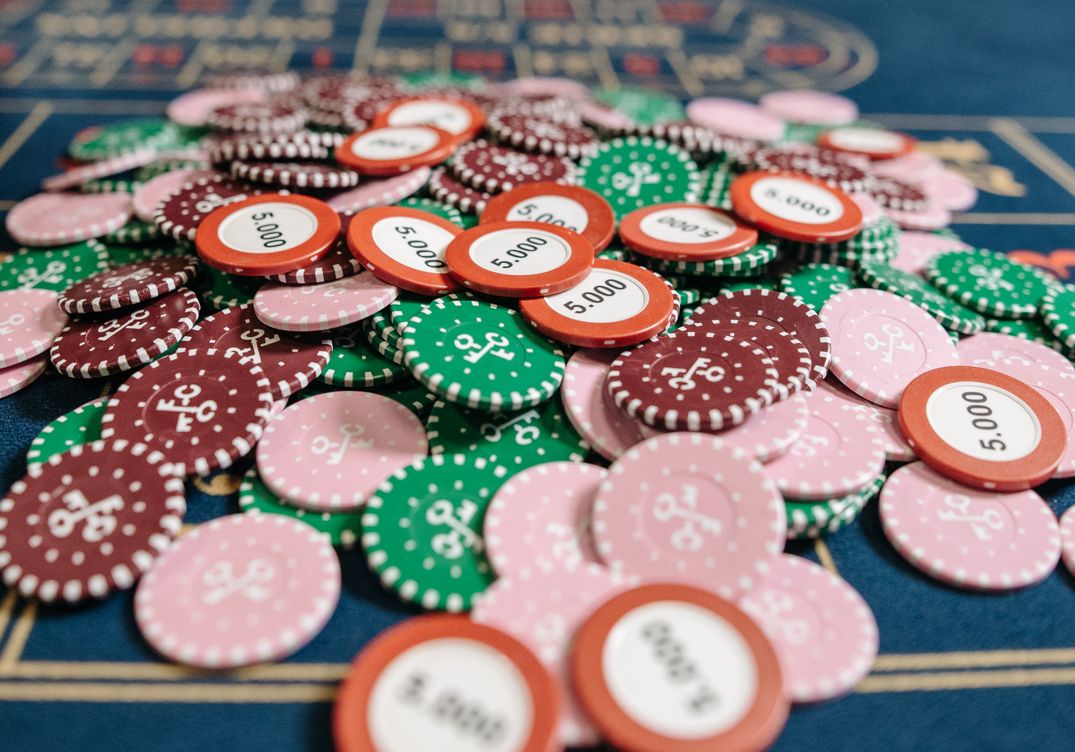 Online Casino: Spielautomaten und Live-Spiele im Überblick