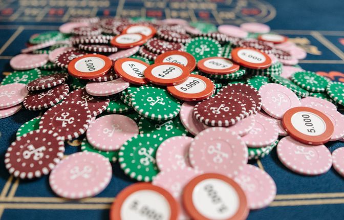 Online Casino: Spielautomaten und Live-Spiele im Überblick