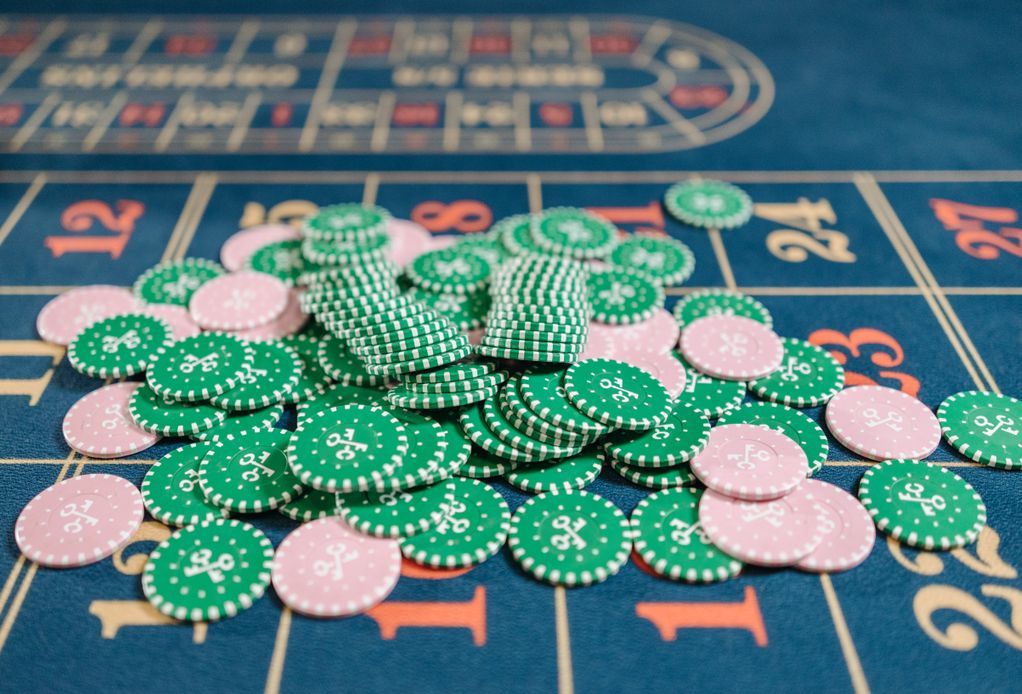 Online Casino: Spielautomaten und Live-Spiele im Überblick