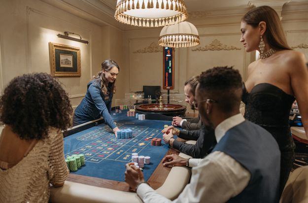 Online Casino: Spielautomaten und Live-Spiele im Überblick