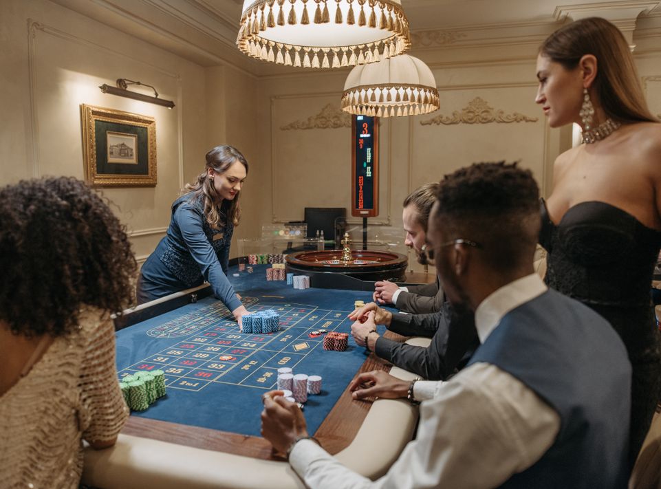 Online Casino: Spielautomaten und Live-Spiele im Überblick