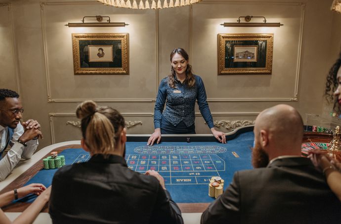 Online Casino: Spielautomaten und Live-Spiele im Überblick